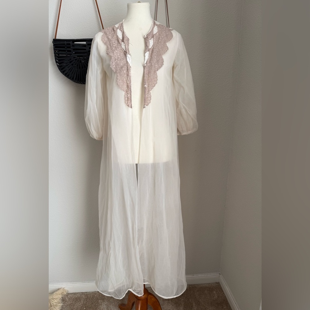 Vintage 70s Montgomery Ward Lace Peignoir Dressing Robe, Size Medium